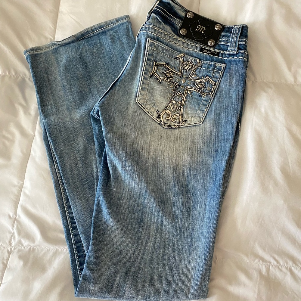 🦋Miss Me JE5045B9L boot cut 31 inch inseam Jeans. Zip fly.